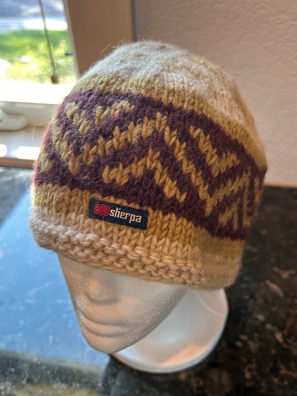 Sherpa 100% Lambswool Beanie hat. Lined w fleece. EUC. Made in Nepal